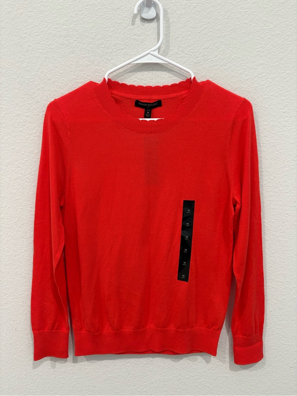NWT Banana Republic Scalloped Crewneck Long Sleeve Sweater Petite Medium Vibrant
